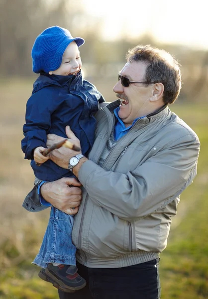 Avô feliz e neto — Fotografia de Stock