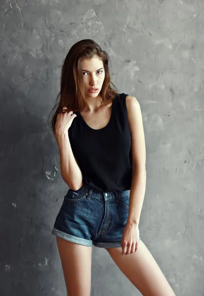 Young woman in jeans shorts — Stock Photo, Image