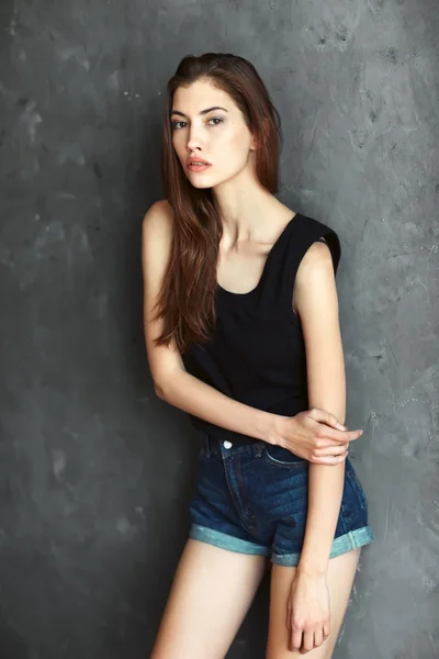 Young woman in jeans shorts — Stock Photo, Image