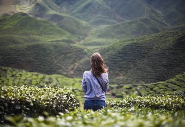 Lonely girl in mountains — Stock Photo, Image