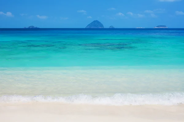 Tropisk strand och hav — Stockfoto