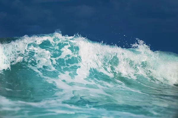 Κύματα της θάλασσας και αφρός — Φωτογραφία Αρχείου