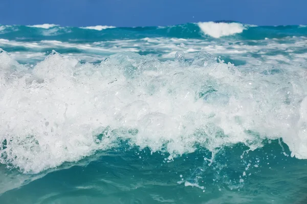 Havet vågor och skum — Stockfoto