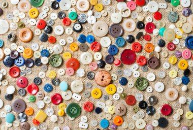 renkli dikiş düğmeleri