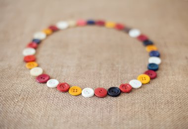 Renkli dikiş düğmeleri