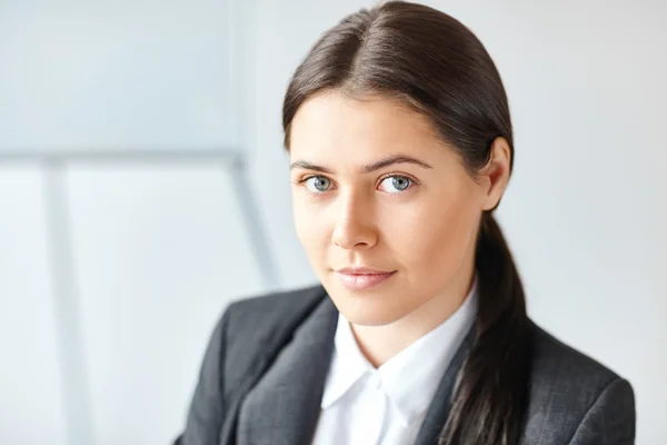 Retrato de una joven empresaria —  Fotos de Stock