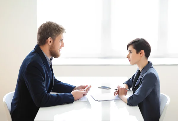 Businessman and businesswoman having interview — Stock Photo, Image