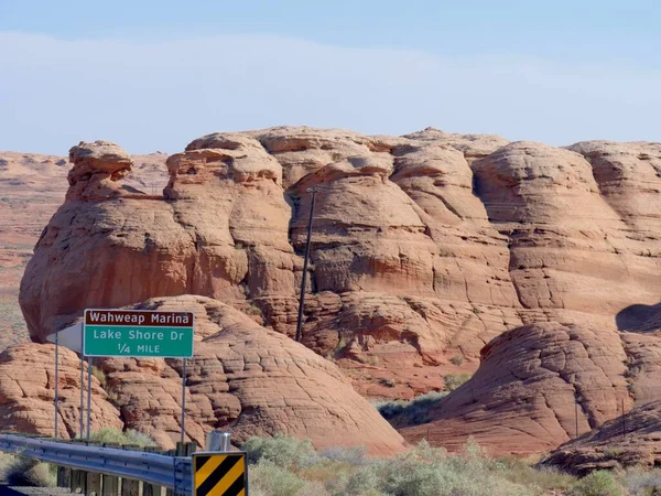 Scenic View Geologic Formations Buttes Roadside Direction Wahweap Marina Lake — Stock Photo, Image