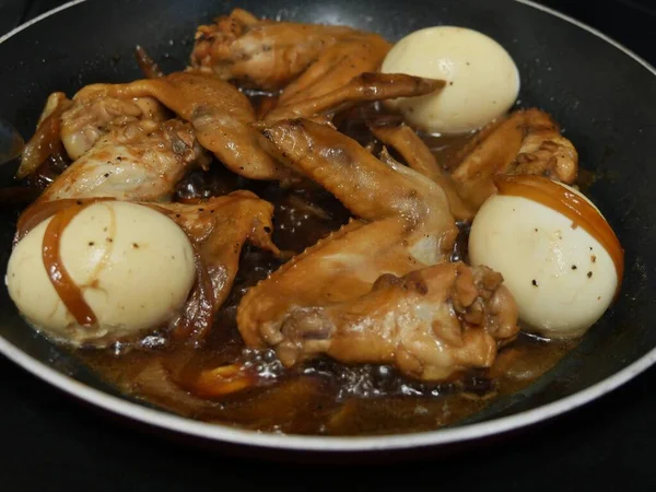 Kippenvleugels Adobo Stijl Met Hard Gekookte Eieren — Stockfoto