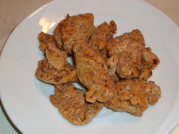 Picaduras Pollo Frito Crujiente Plato Blanco Herida — Foto de Stock