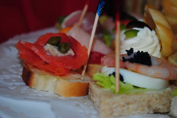 Primer Plano Aperitivos Mariscos Camarones Rodajas Atún Fresco —  Fotos de Stock