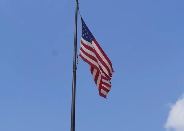 Drapeau Des États Unis Agitant Poteau — Photo