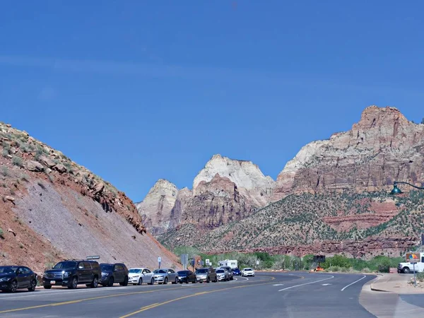 Springdale Utah Červenec 2018 Široký Záběr Silnici Vozidly Zaparkovanými Silnice — Stock fotografie