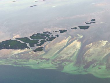 Florida 'daki Key West' in hava görüntüsü, bir uçak penceresinden görülüyor..