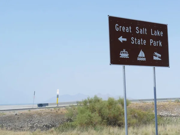 Sinal Estrada Com Direções Para Parque Estadual Great Salt Lake — Fotografia de Stock