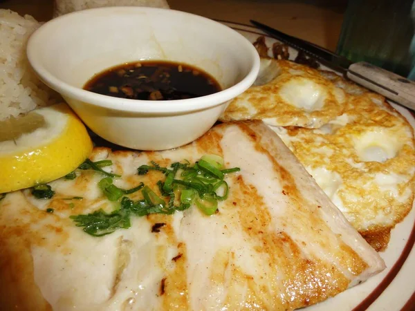 Slices Fried Fish Fried Eggs Slice Lemon Soy Sauce Dip — Stock Photo, Image
