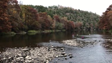 Oklahoma 'da sonbaharda Fork River Dağı' nın ortalama geniş açılı görüntüsü.