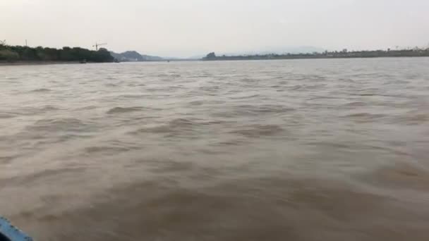 Kézi Felvétel Mekong Folyóról Laosz Part Menti Területével — Stock videók