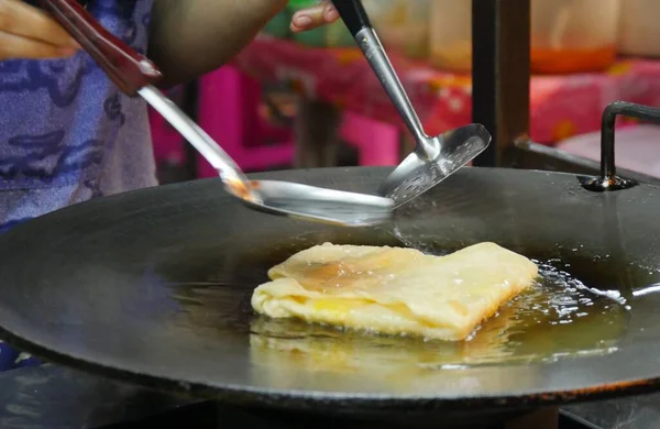 Seorang Penjual Memasak Roti Makanan Lezat Thailand Pasar Jalanan — Stok Foto