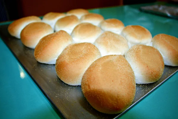 Tray Freshly Baked Pandesal Classic Filipino Bread Roll Particularly Eaten — Stock Photo, Image