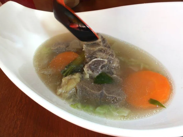 Cerca Parte Superior Una Pequeña Porción Sopa Costillas Ternera Con — Foto de Stock