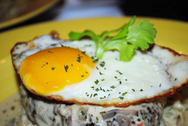 Sunny Side Egg Top Loco Moco Hawaiian Comfort Food Consisting —  Fotos de Stock