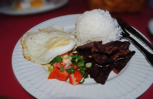 Filippijnse Traditionele Ontbijt Van Rijst Tocino Gezoet Rundvlees Gebakken Tomaten — Stockfoto