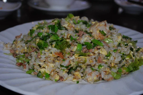 White Plate Filled Fried Seafood Fried Rice — Stock Photo, Image