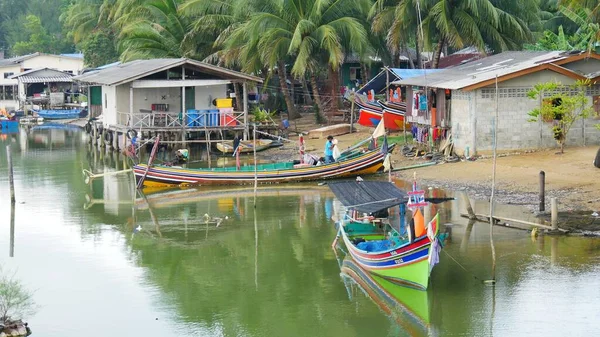 Narathiwat Thailand March 2016 Colorful Boats Houses Fishing Village Narathiwat — Foto de Stock
