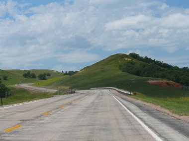 Yoldaki manzara kaldırımları, Wyoming manzarası, ABD. 