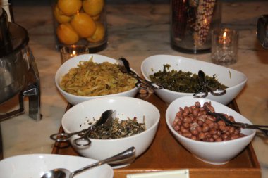 Restoran büfe salata istasyonunda seçmeler