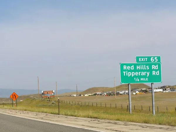 Roadside Sinal Longo Estrada Com Distâncias Para Red Hills Road — Fotografia de Stock