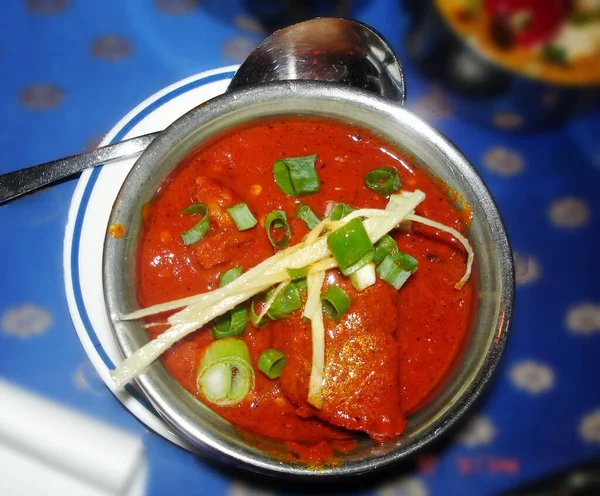 Kruidig Voorgerecht Geserveerd Met Een Volledige Indiase Keuken — Stockfoto