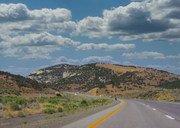 Νεβάδα Τοπίο Κατά Μήκος Highway Όμορφα Σύννεφα Στον Ουρανό — Φωτογραφία Αρχείου