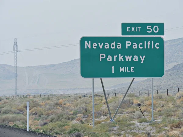 Señal Tráfico Carretera Interestatal Con Salida Dirección Nevada Pacific Parkway — Foto de Stock