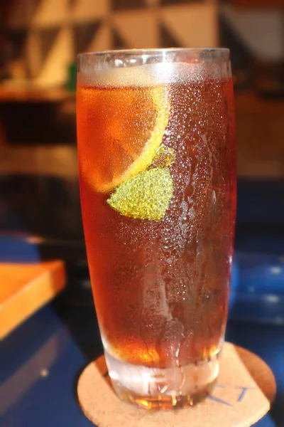 Bir Bardak Limonlu Buzlu Çay — Stok fotoğraf