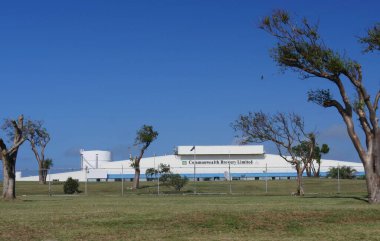 Nassau, Bahamalar 'daki Commonwealth Bira Fabrikası' nın cephesi..