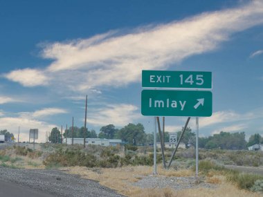 Nevada Otoyolu 'nda yol kenarı tabelası 80 Imlay' e giden yol tarifi..