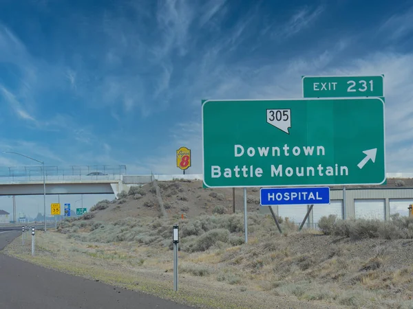 Segnaletica Stradale Sulla Highway Nevada Con Indicazioni Downtown Battle Mountain — Foto Stock