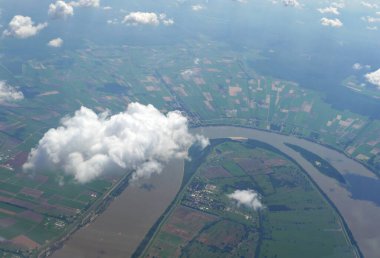 Mississippi Nehri Louisiana tarım arazilerinden akıyor 