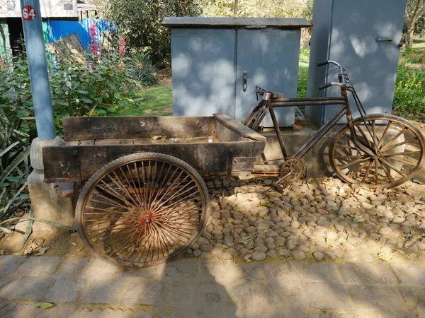 Fakerekes Pótkocsi Egy Kerékpárhoz Csatlakoztatva Egyik Rögtönzött Szállítási Módszer Indiában — Stock Fotó