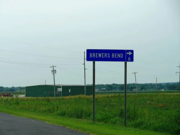 Sinal Estrada Com Distância Direção Para Brewers Bend Oklahoma — Fotografia de Stock