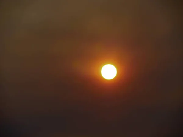 Mittelweite Aufnahme Eines Sonnenuntergangs Hoch Himmel — Stockfoto