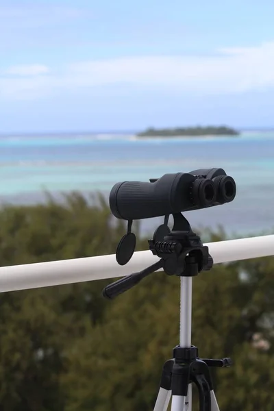 Pair Telescopes Mounted Tripod Overlook Beach — Stock Photo, Image