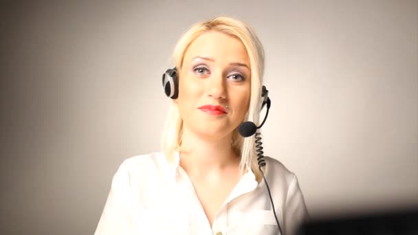 Call center flicka leende — Stockvideo