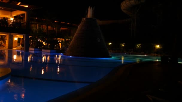 Hotel piscina por la noche — Vídeo de stock