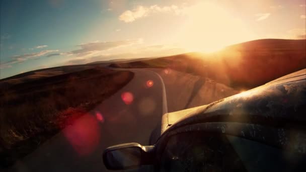 Rijden richting de zonsondergang — Stockvideo