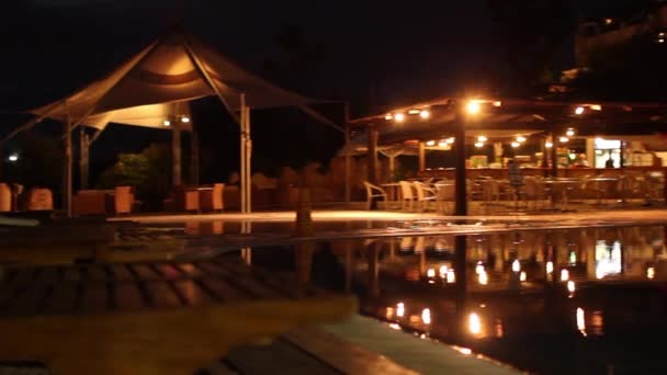 Hotel pool at night — Stock Video