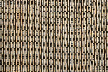 Siyah bir iple birbirine bağlı küçük tahta tahtalar. 