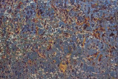 Eski paslı metal levha çeşitli desenler oluşturuyor